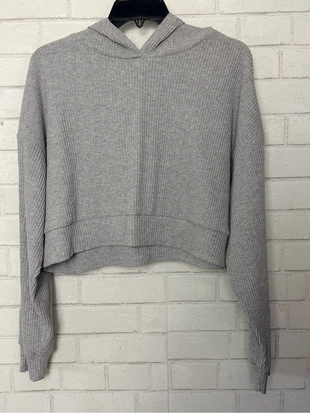 ALO Yoga Cropped Hoodie Womens Size Medium Gray Ribbed Long Sleeve Athleisure